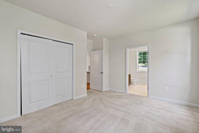 Building Photo - 23235 Milltown Knoll Square Unit 117