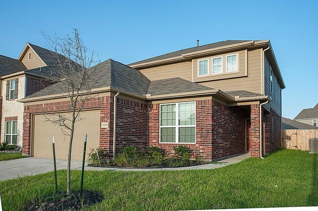 Photo - 18519 Each Elm Way