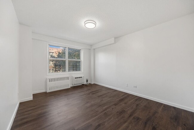 Photo - 2550 Olinville Ave