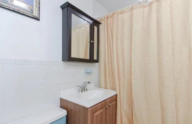 Building Photo - 1520 Commonwealth Ave Unit 1B. Rental