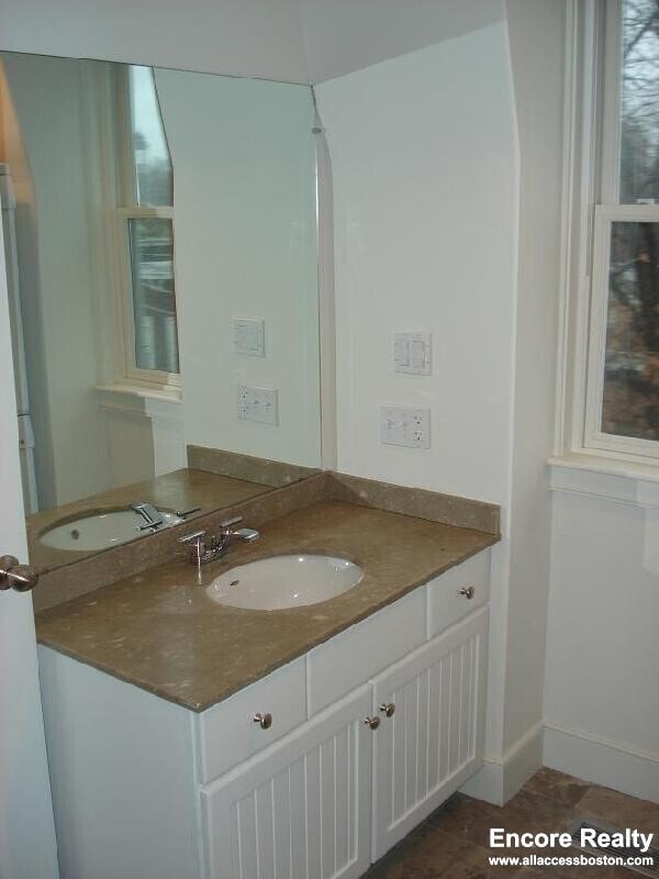 Photo - 110 Second St. Unit RJ78 Unidad RJ78