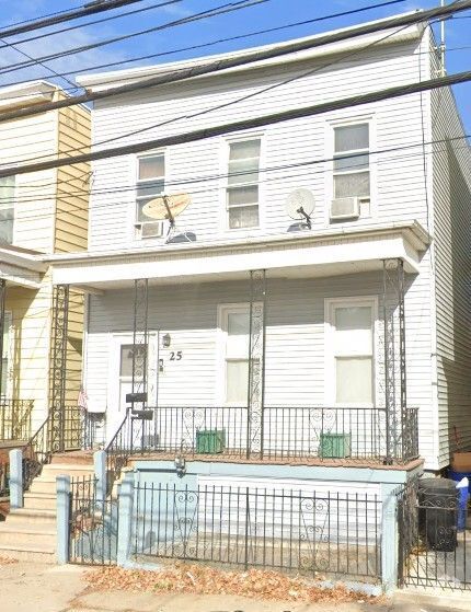 Building Photo - 25 E 18th St Rental