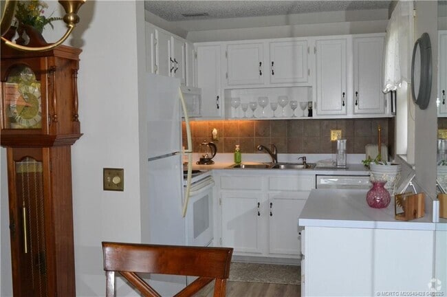 Building Photo - 1225 NW 21st St Unit 1812 Rental