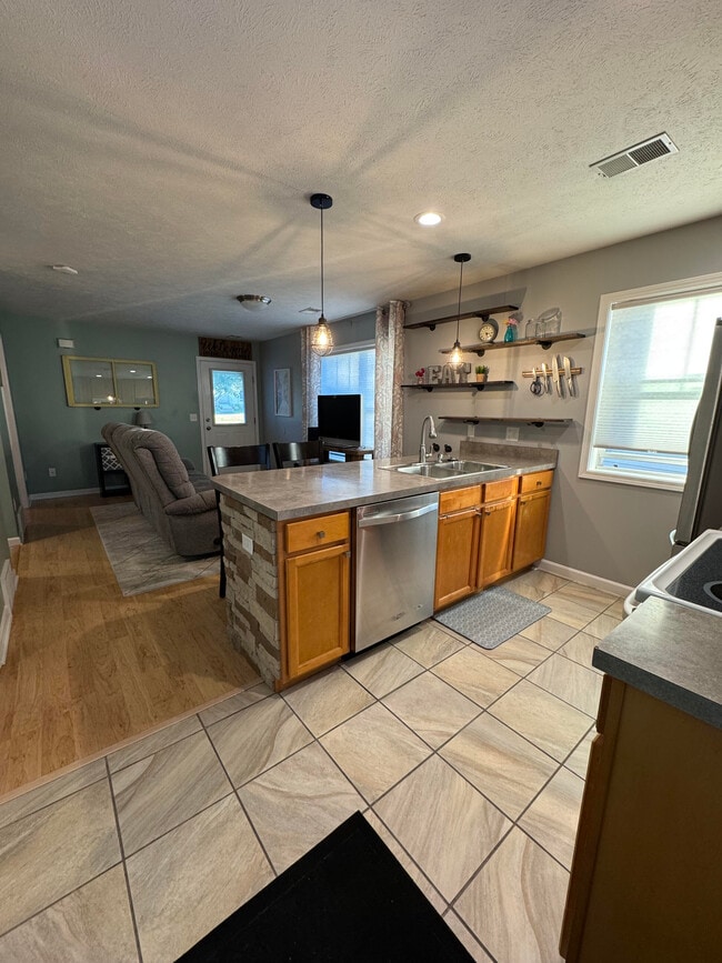Cocina y sala de estar - 1085 Weathervane Pl