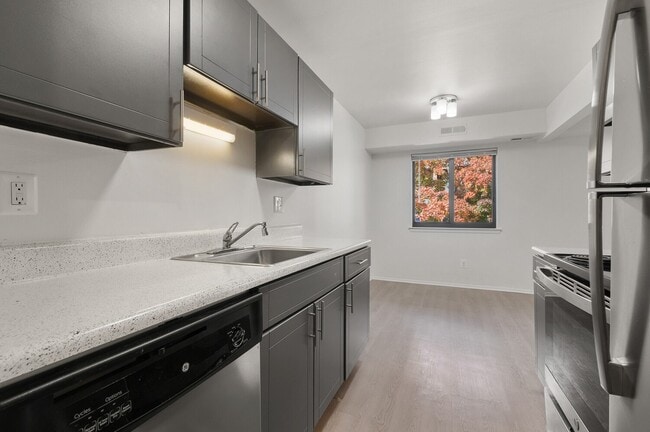 Photo - Lafayette Park Place - Detroit, MI