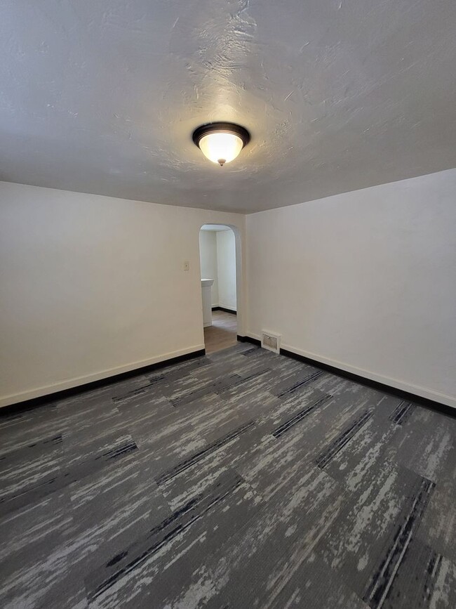 Photo - 207 N Irwin Ave Unit upper