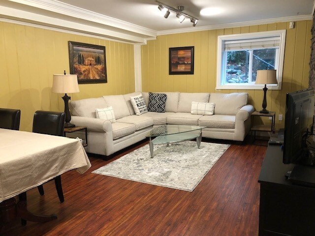 VIE - 430 Newlands Rd Unité FURNISHED SUITE