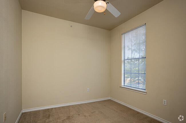 4BR, 2BA - 1,304SF