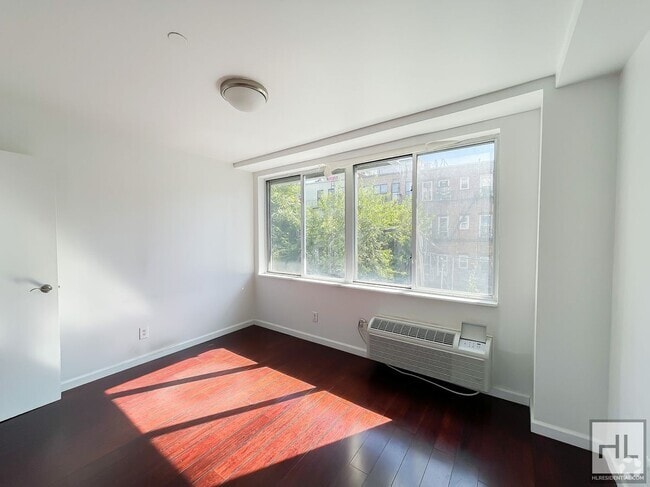 Building Photo - STANHOPE STREET / Spacious 2-Bed 1-Bath / ... Unit 2E Rental