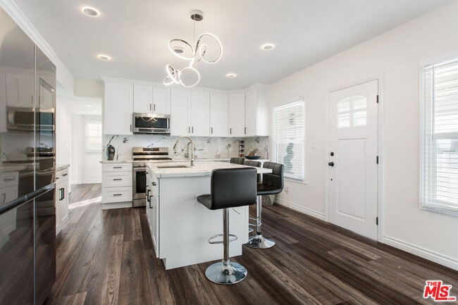 Photo - 5542 Harold Way