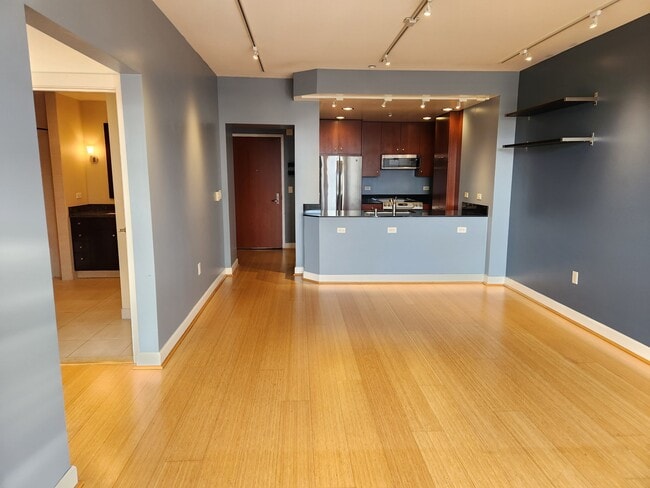 Building Photo - 585 9th St