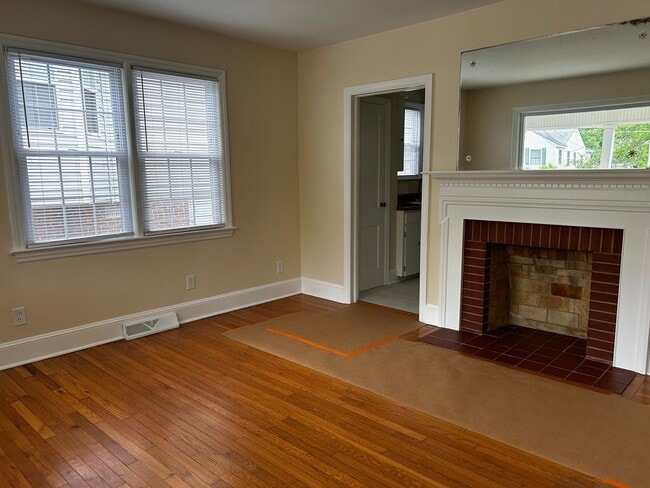 Building Photo - 423 E Radiance Dr