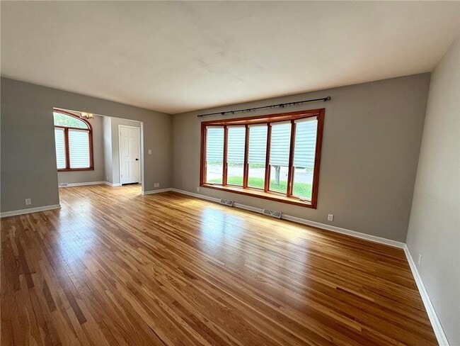 Photo - 225 Sunrise Blvd