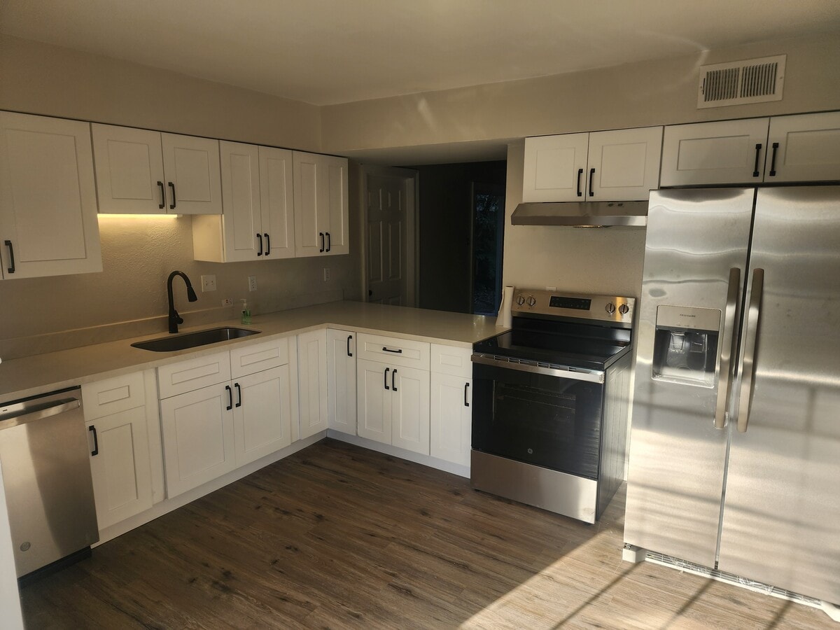 Kitchen - 4801 Grammar Ave