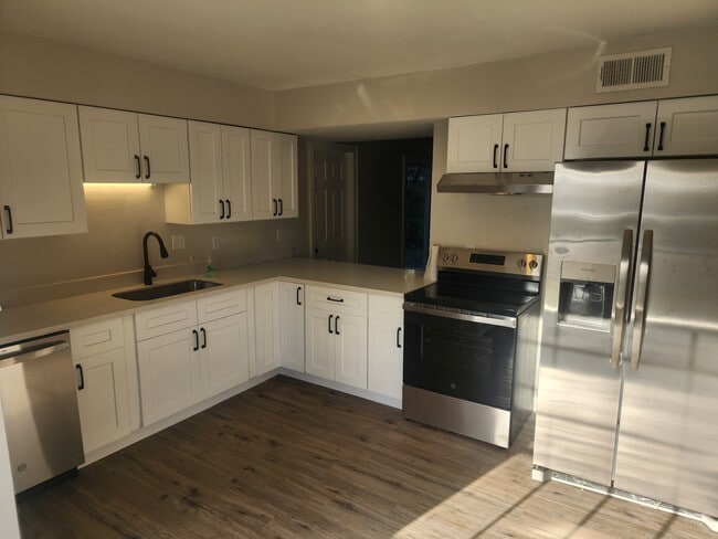 Building Photo - 4801 Grammar Ave