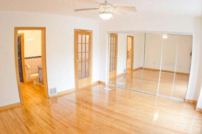 Photo - 1376 Danforth Av Unit A