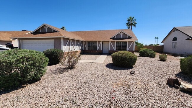 Building Photo - 4 bedroom, 2 bath Chandler Home