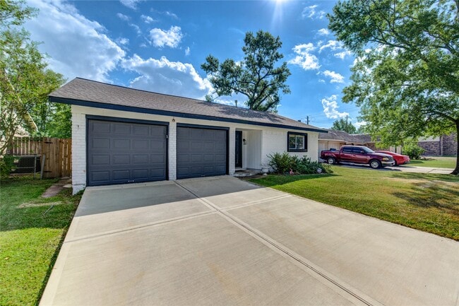 Photo - 7838 Royalwood Dr