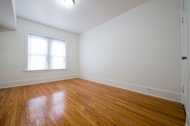 Photo - 7701 S Yates Blvd Chicago, IL 60649