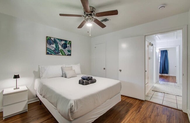 Building Photo - 5542 Holly St Unit 209 Rental
