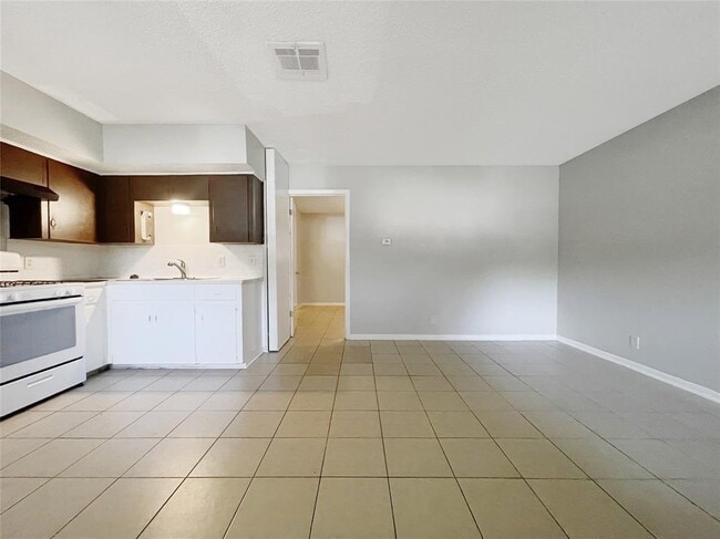 Building Photo - 2503 Cecil Dr Rental