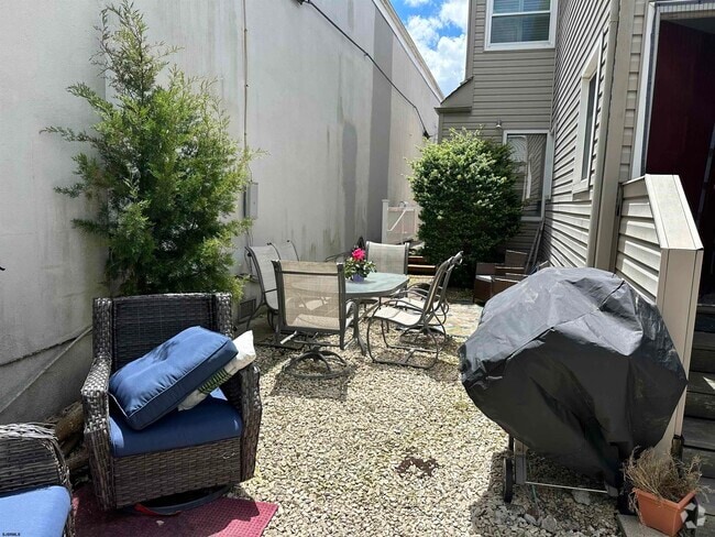 Building Photo - 33 S Benson Ave Unit 1 Rental