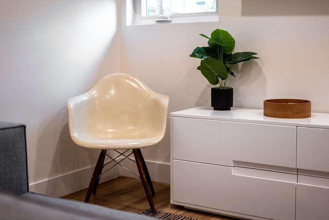 Photo - 1719 E Redwood Ave Unidad B