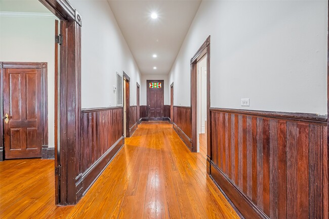 Photo - 1401 Cortlandt St