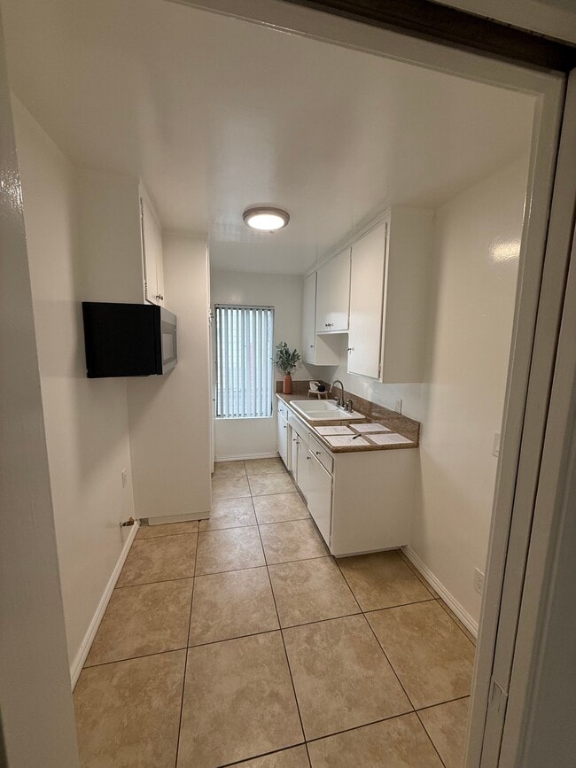 999 Locust St Unidad 17
