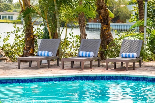 Photo - 2500 NE 199th St