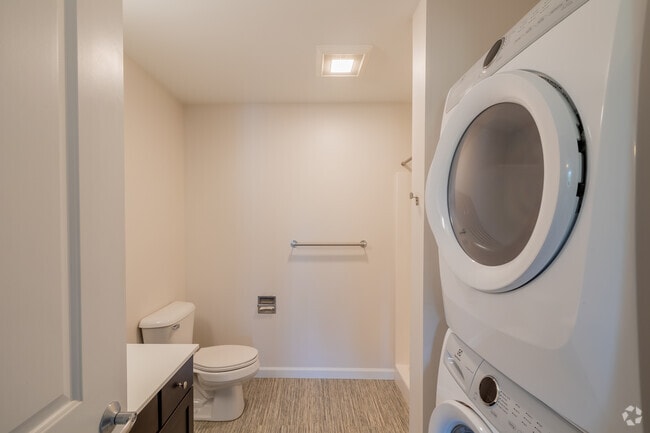 Unit 323-302 - 2BD, 2BA - 1081SF - Bathroom