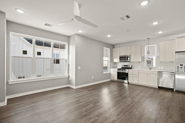 Photo - 2624 Metcalfe Rd