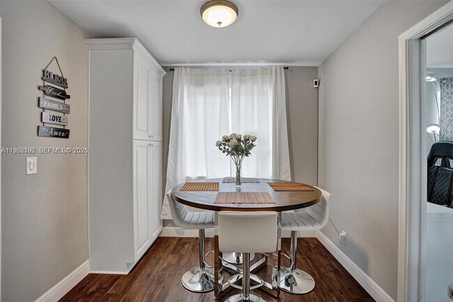 Photo - 2101 N 52nd Ave