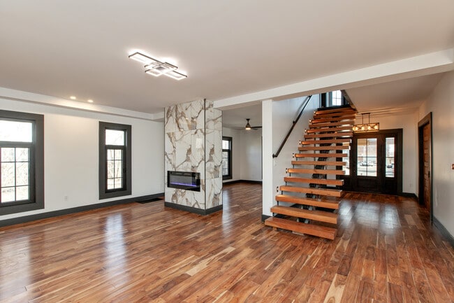 Photo - 2828 N Illinois St