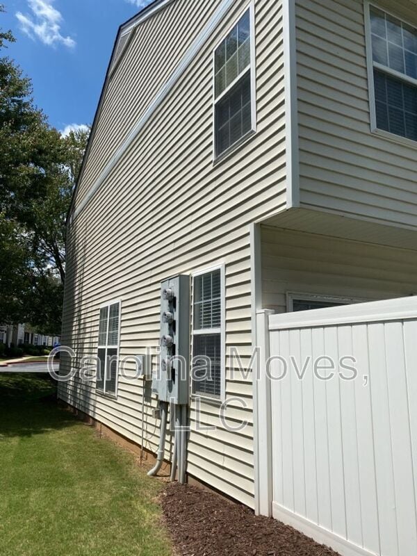 100 Xander Dr