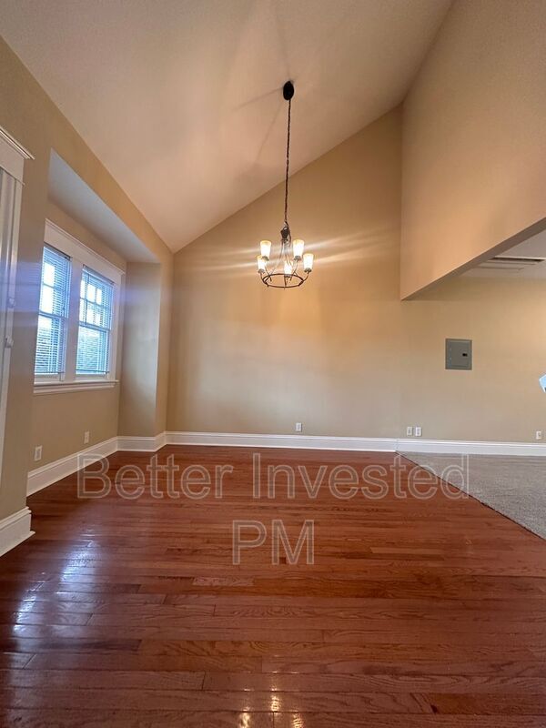 Photo - 2065 Hoen Ave