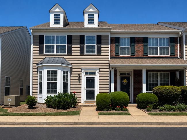Building Photo - Modern & Spacious Townhome Beside Riverside High School!