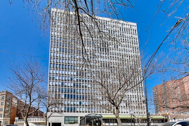 Building Photo - 444 W Fullerton Pkwy Unit 1010