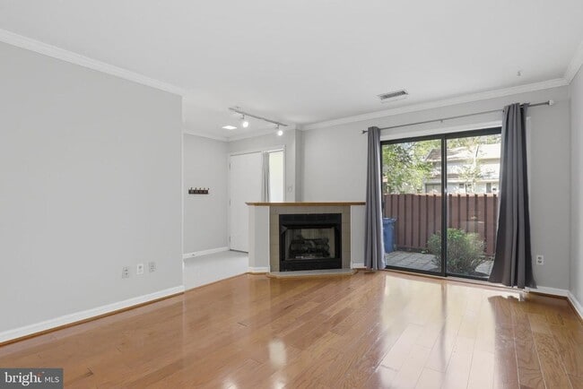 Photo - 2369 Southgate Square