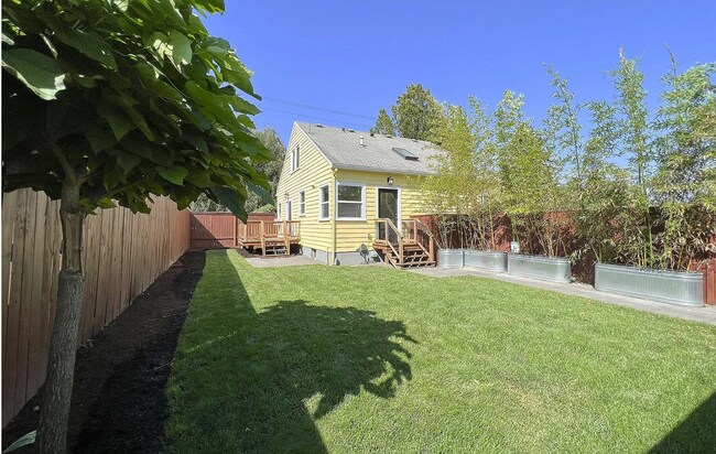 Photo - 9438 N Portsmouth Ave Unidad A