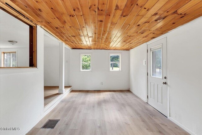 Photo - 7 Clearwater St