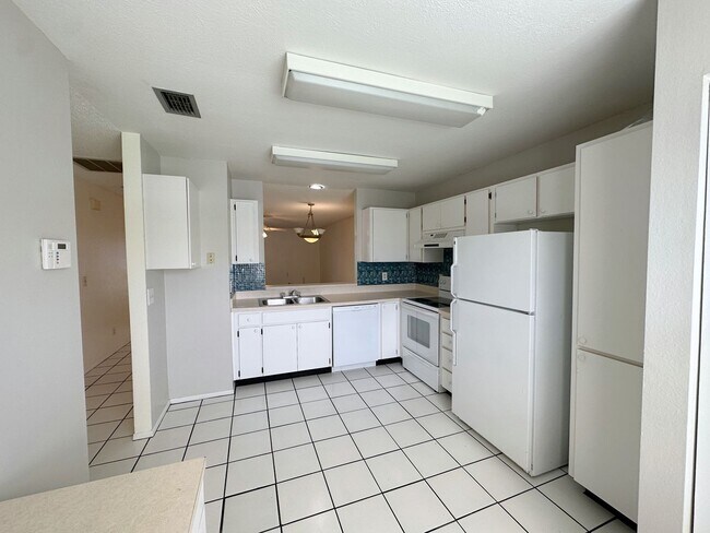 Photo - Quaint 2BR/2BA Citrus Park End Unit Condo ...