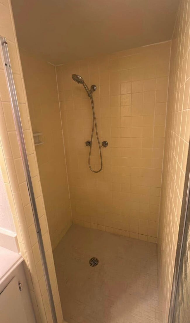 Photo - 223 Bay Colony Dr Unidad Private room with private