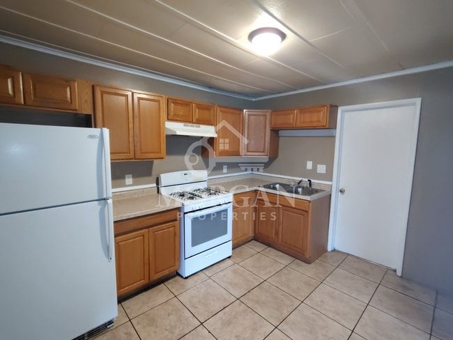 Building Photo - 1326 E 35th St Unit 1/2