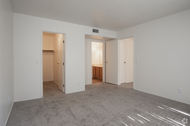 1BR, 1BA - 655 SF