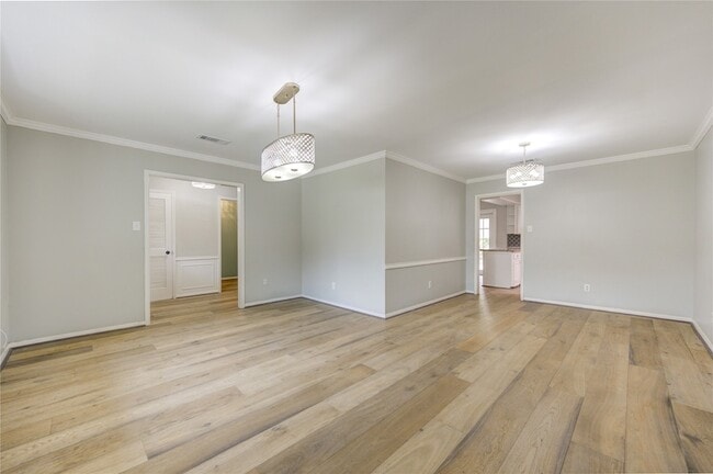 Photo - 5019 Oak Forest Dr