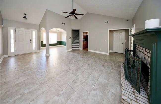 Photo - 918 Golden Meadows Ln