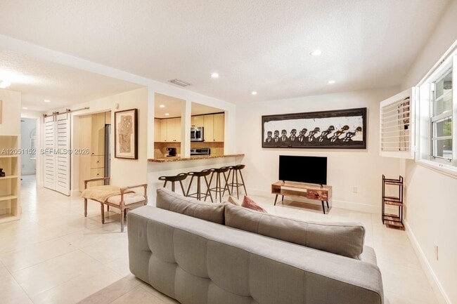 Building Photo - 338 Majorca Ave Unit 103