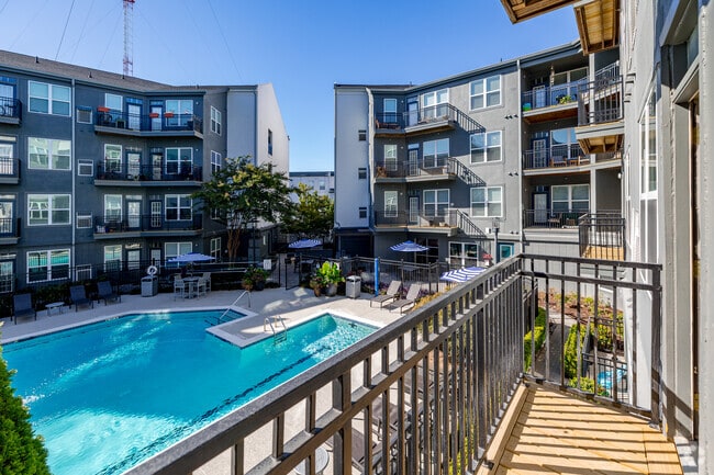 1BR, 1BA - 600SF - Balcony