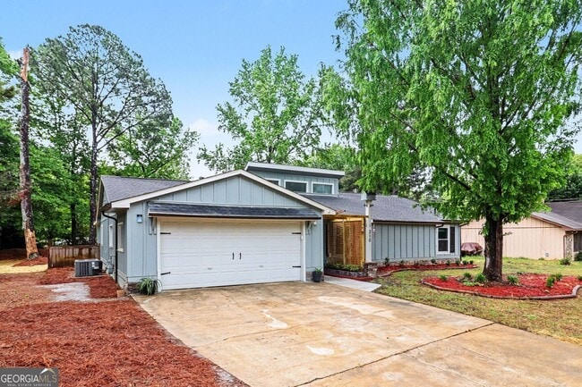 Photo - 210 Fireside Way